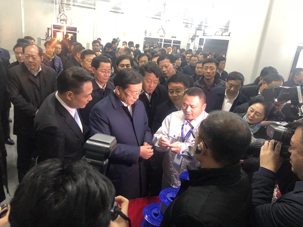 省委常委、市委書記王忠林到濟(jì)南新材料產(chǎn)業(yè)園區(qū)觀摩評議富通光纖預(yù)制棒（一期）項(xiàng)目