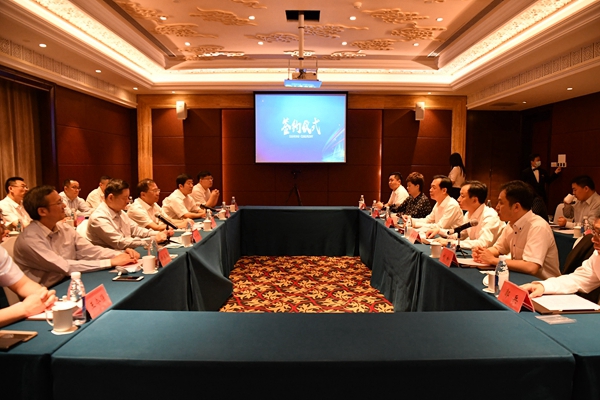 市中區(qū)政府、中國鐵塔山東省分公司、山東三箭集團(tuán)舉行項(xiàng)目合作簽約儀式